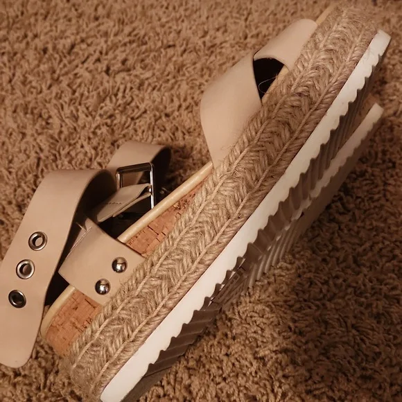 Women's Beige Platform Sandals Size 7.5 - Picture 5 of 13